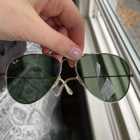 Classic Gold Ray-Ban Aviators - Picture 2 of 5